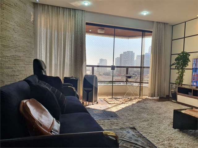 Apartamento reformado de 154m² com 3 suítes e 3 vagas !