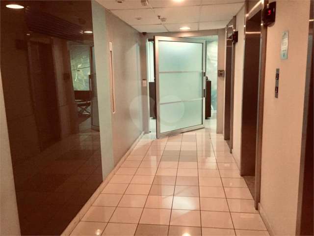 Sala Comercial à Venda em Moema - 194m² e 7 Vagas