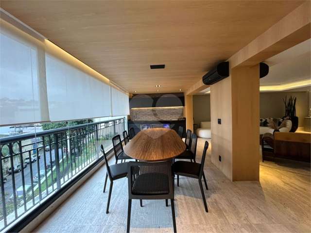 Apartamento alto padrão em Santana, com 248m, 3 suites e 4 vagas