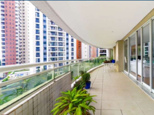 Belíssimo apartamento com 366 m² na melhor rua do Alto da Lapa! Um por andar, linda vista, 4 suítes repletas de armários, living com varanda gourmet, sala de almoço, sala de jantar, sala íntima!!!