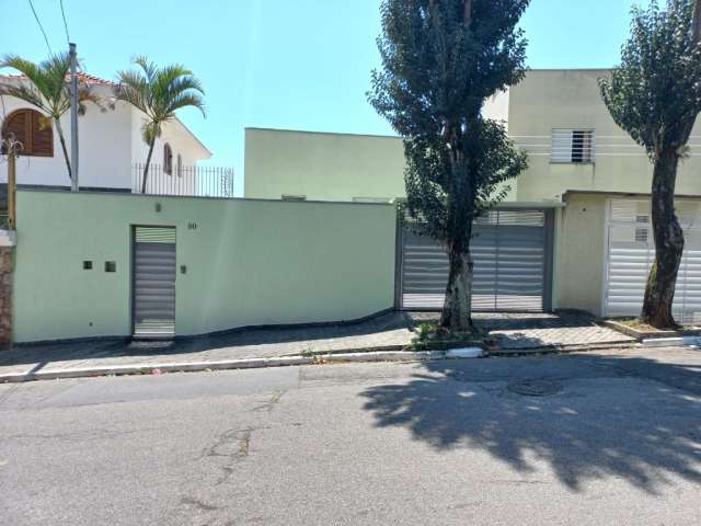 Alto do Mandaqui  Sobrado à venda com 3 Dormitórios sendo 1 Suíte 2 vagas de garagem lavabo ótima sala cozinha americana Casa semi novo em uma localização muito boa, em rua larga e tranquila Imóvel be