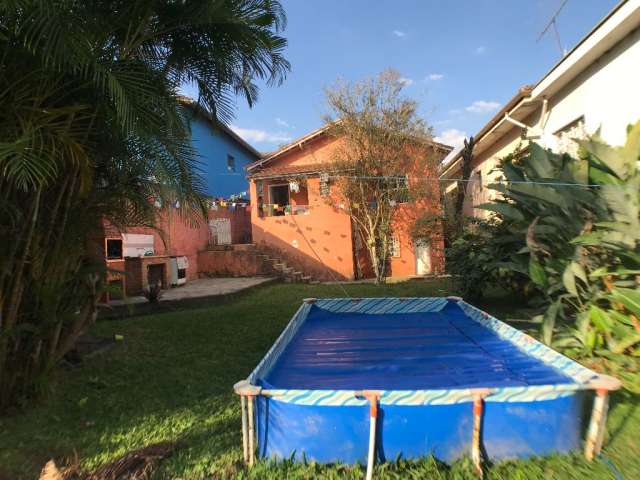 Vende-se: Terreno com Casa Térrea e Quintal Grande, no Horto Florestal!