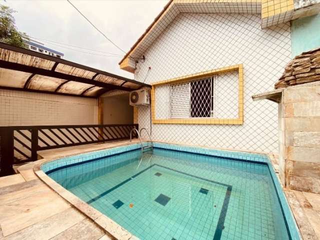 Casa com piscina na Aparecida