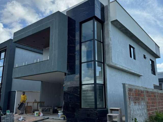 Belíssima casa duplex, acabamento espetacular, em condominio fechado, com área de lazer completa.