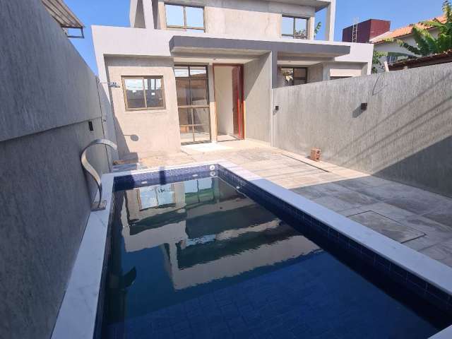 Oportunidade de Casa Com Piscina Nos Bancários