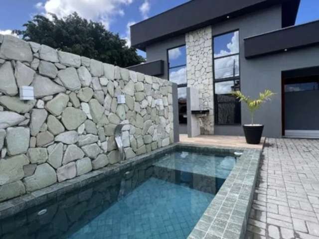 Belíssima Casa com Piscina sendo 3 Quartos