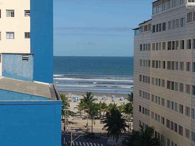 Imagine acordar a poucos passos da praia, com o sol brilhando e o mar te esperando!