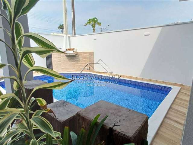 Imóvel com piscina e moderno a 500 metros da Praia.