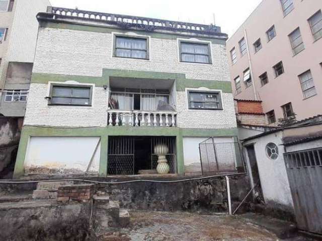 Classe A Imóveis apresenta: Casa Ampla para Reforma na Av. Nossa Senhora do Carmo