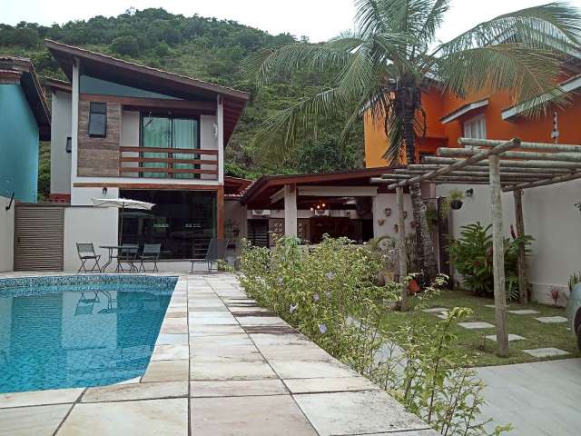 Casa com piscina Praia do Tombo Guarujá - SP