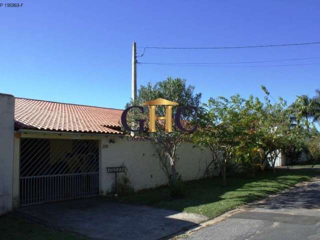 CASA NO CONDOMÍNIO TERRAS DE SÃO FRANCISCO. Área Construída Acabada: 398 m² / Área Terreno: 1.200 m².   CASA - 3 dormitórios amplo