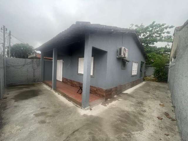 Casa para Locação em Itaboraí, Outeiro das Pedras, 2 dormitórios, 1 banheiro, 1 vaga