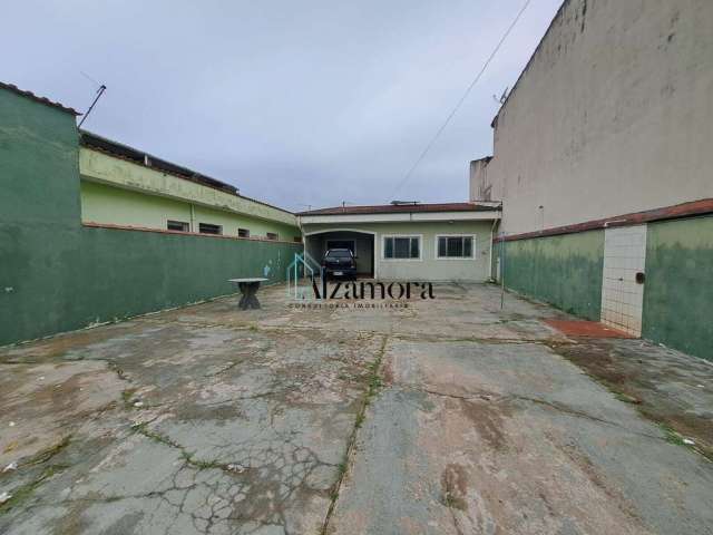 Casa 2 dormitórios com amplo espaço no Jd. Magalhães em itanhaem/SP