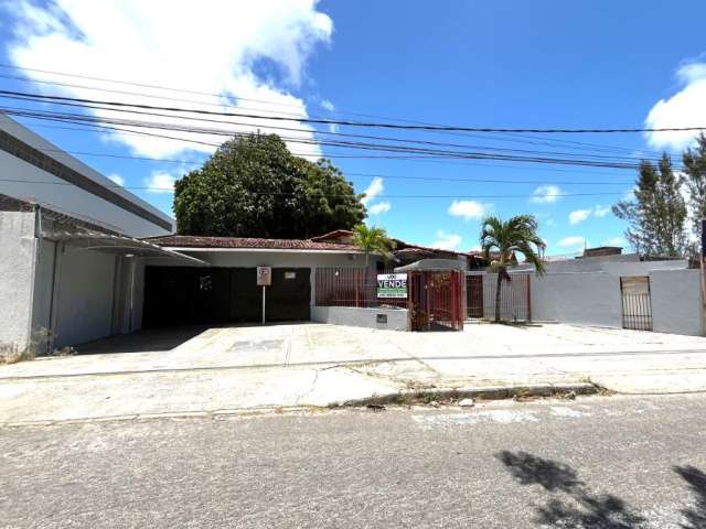 Casa com ótima localização em Capim Macio.