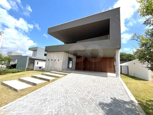 Casa recém construída com ótimo padrão de acabamento.