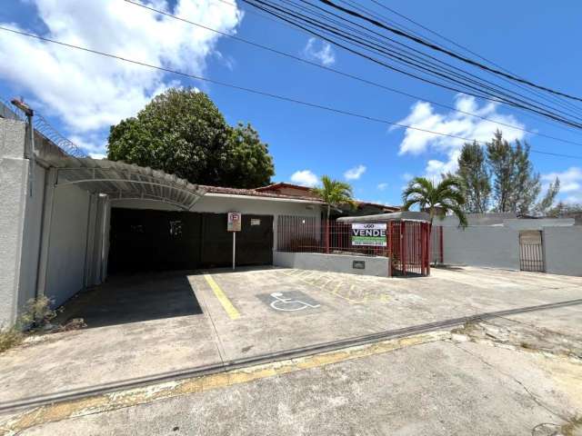 Casa com amplo espaço interno e ótima localização em Capim Macio