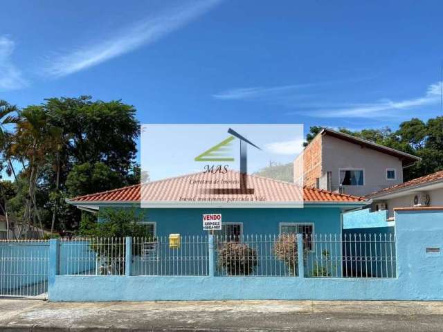 Linda casa à venda de 3 dormitórios em excelente localização em Biguaçu