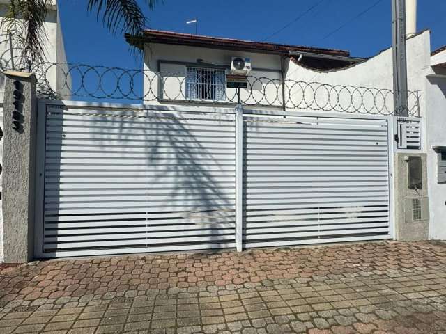 Balneário Florida 2 dormitórios, 2 banheiros, sala, cozinha, 5 vagas de garagem, 105M² de área útil, espaço gourmet com teto retráti