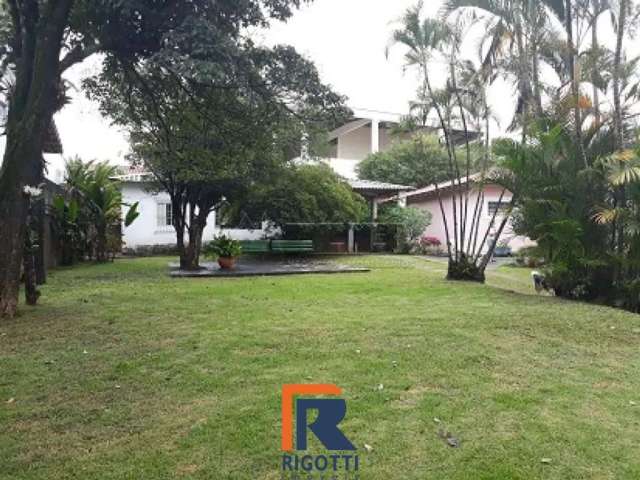 Casa térrea com 900m de terreno no Jardim Esplanada