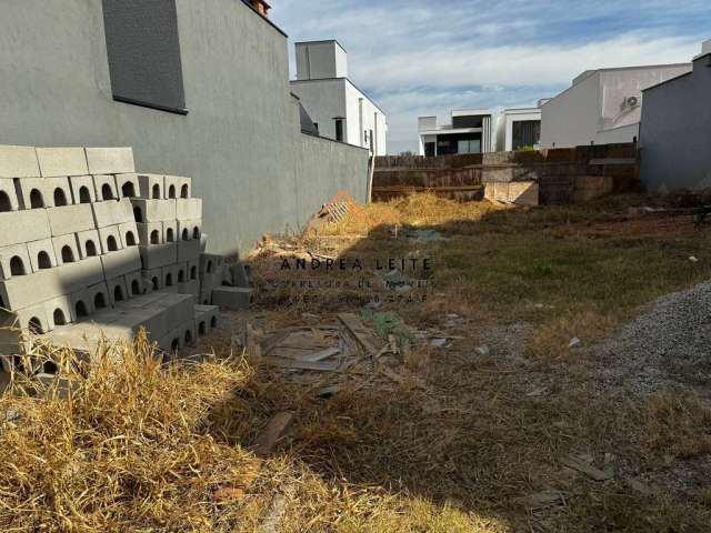 Terreno plano à venda com 250 m², R$ 320.000,00, Condomínio Sunlake