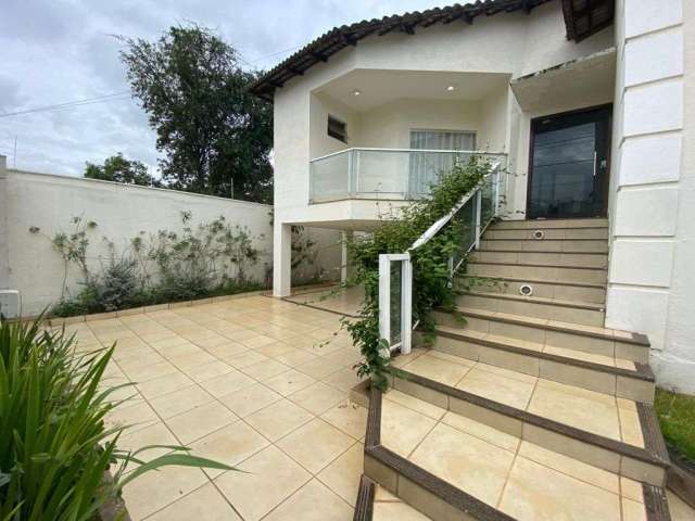 Casa com 3 quartos à venda no Jardim Karaíba, Uberlândia  por R$ 1.250.000