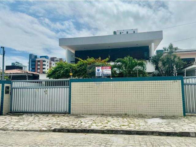 Casa moderna com piscina em Jardim Oceania