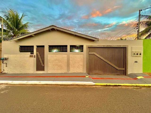 Excelente casa no bairro tijuca com amplo espaço de terreno