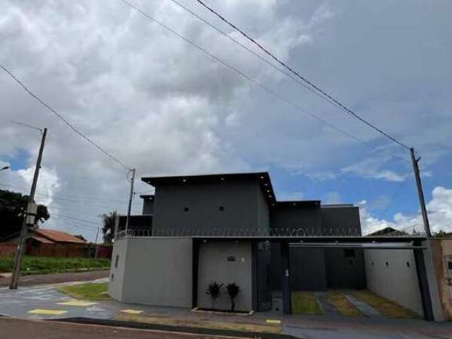 Casa de Esquina com 1 Suíte, 2 Quartos e 1 Vaga de Garagem