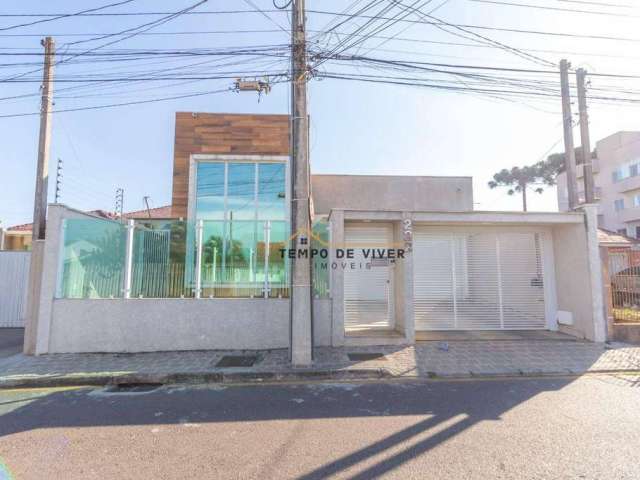 Sobrado semimobiliado de frente para rua à venda, com 4 quartos e amplo quintal, no Bairro Parque da Fonte, São José dos Pinhais/PR.