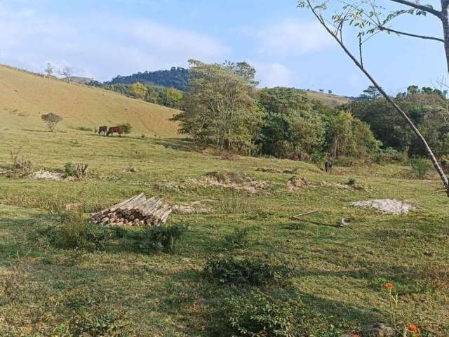 Sitio com vista maravilhosa com rio fazendo a divisa