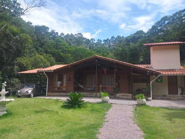 Chácara / sítio com 4 quartos à venda na None Centro, Centro, Paraibuna, 300 m2 por R$ 1.500.000