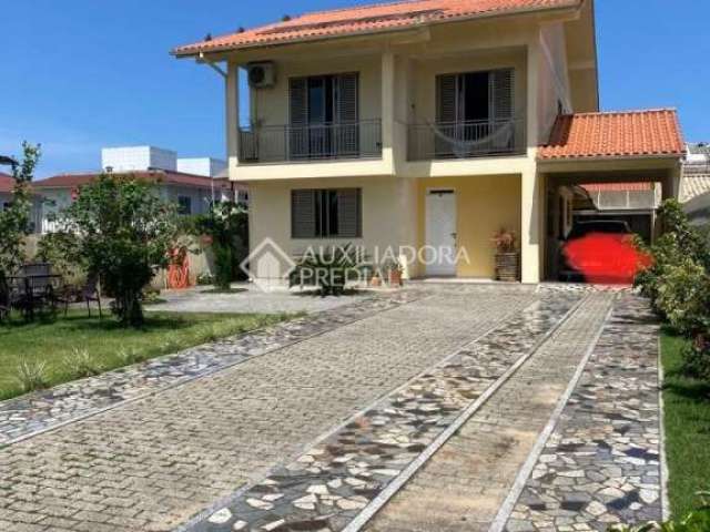 Casa com 5 quartos à venda na Rua Jardim dos Eucaliptos, 227, Campeche, Florianópolis, 300 m2 por R$ 1.480.000