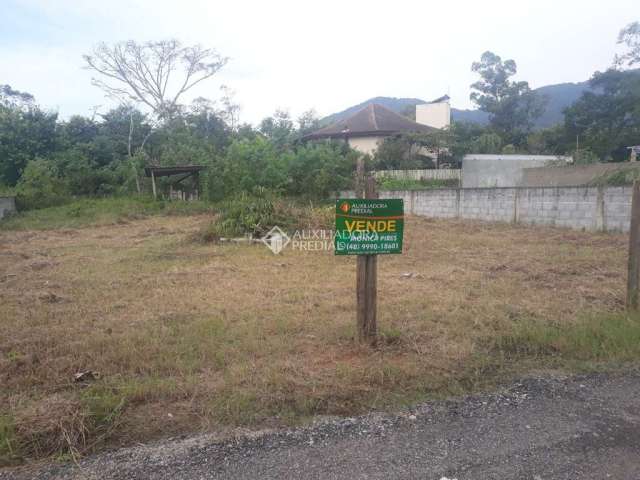 Terreno à venda na Servidão Alcioneu Lucas de Barcelos, Ribeirão da Ilha, Florianópolis, 437 m2 por R$ 450.000