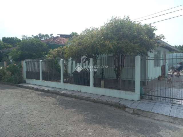 Casa com 1 quarto à venda na Arlindo Inácio Bittencourt, 7, Carianos, Florianópolis, 60 m2 por R$ 636.000