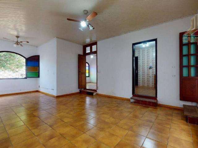 Caminho Imóveis vende casa de quatro dormitórios no Bairro Guarujá, Zona Sul de Porto Alegre