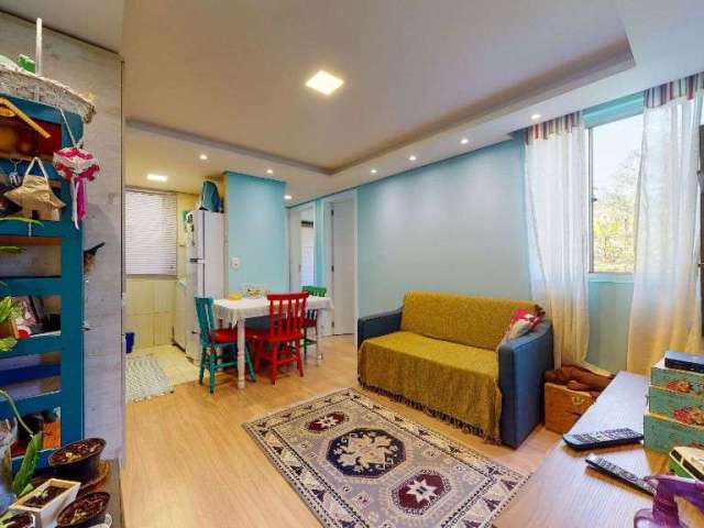 Vendo apartamento de dois dormitórios com garagem, Bairro Vila Nova em Porto Alegre.