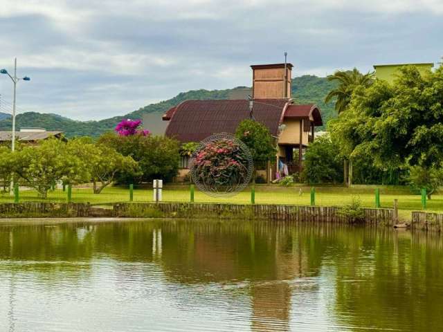 Casa em condomínio fechado com 4 quartos à venda no Campeche, Florianópolis  por R$ 2.900.000