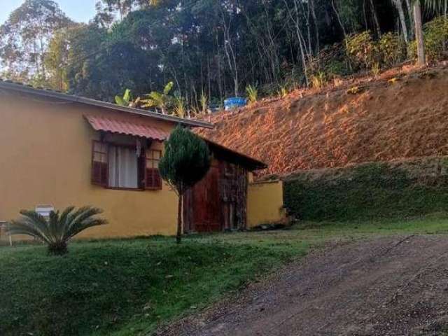 Sítio com 4 dormitórios à venda, 7500 m² por R$ 360.000 - Chacara - Chácara/MG