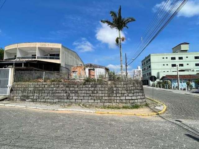 Terreno de esquina com 417m² - centro - Camboriú