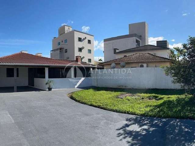 Casa térrea com 4 dormitórios - Santa Regina - Camboriú!