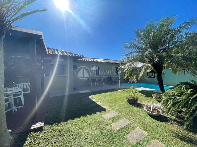 Sobrado na Praia dos Amores com Piscina