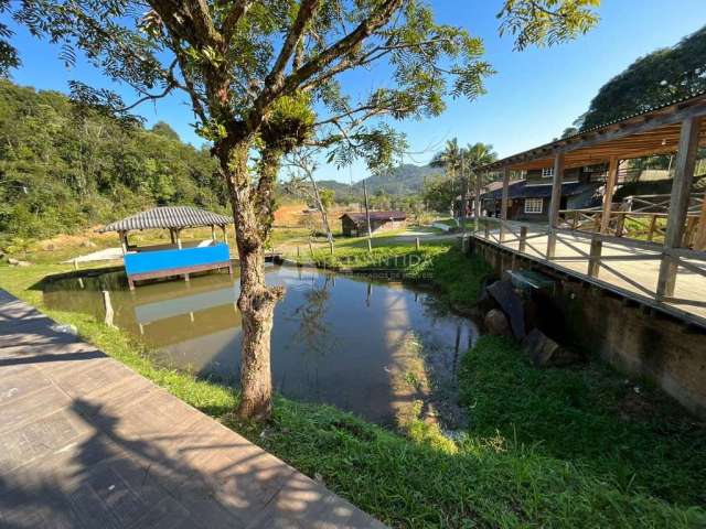 Chácara com infraestrutura para hospedagem - 15.000 m² - Rio do Meio - Camboriú