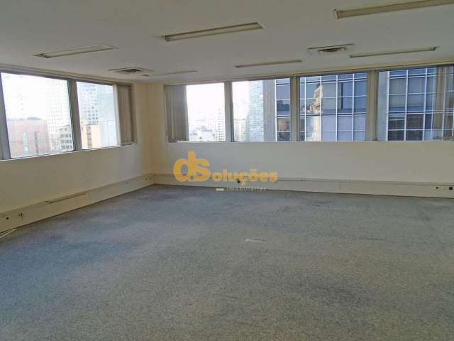 Sala comercial para locação com 170 Mt² no Centro Histórico de São Paulo.