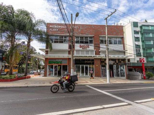 Sala comercial para alugar na Avenida Protásio Alves, 2971, Petrópolis, Porto Alegre por R$ 5.900