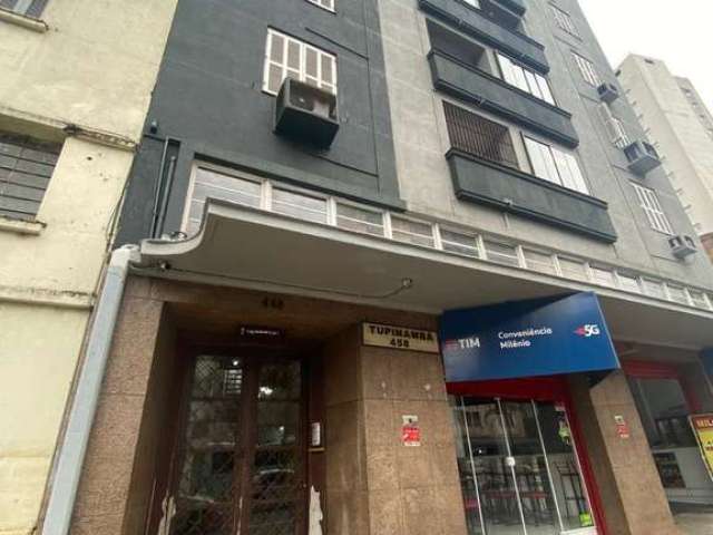 Apartamento com 3 quartos para alugar na Avenida Júlio de Castilhos, 458, Centro Histórico, Porto Alegre por R$ 1.600