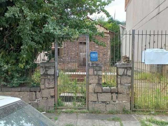 Terreno à venda na Rua Morretes, 329, Santa Maria Goretti, Porto Alegre por R$ 450.000