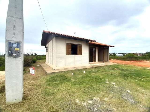 Casa 02 Dorm à venda no Bairro Praia Azul com 69 m² de área privativa - 1 vaga de garagem