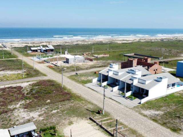 Casa 02 Dorm à venda no Bairro Praia Tapera com 82 m² de área privativa - 1 vaga de garagem