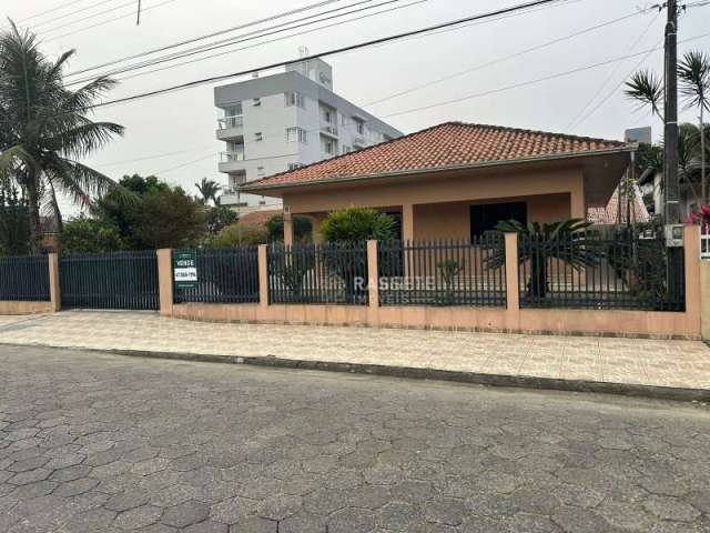 Linda casa com amplo terreno no gravatá de navegantes - sc