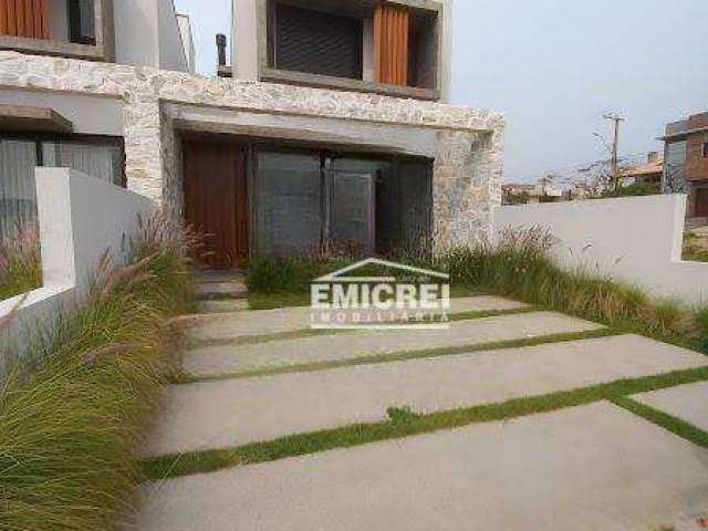 EMICREI VENDE CASA com 03 dormitórios, 136m² por R$ 1.395.000 - Centro - Garopaba/SC